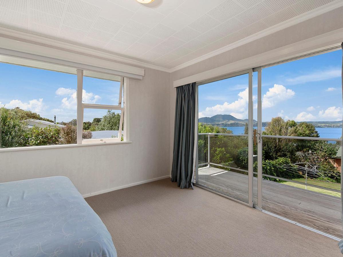 Lofty Lakeviews - Acacia Bay Holiday Home Taupo Exterior foto