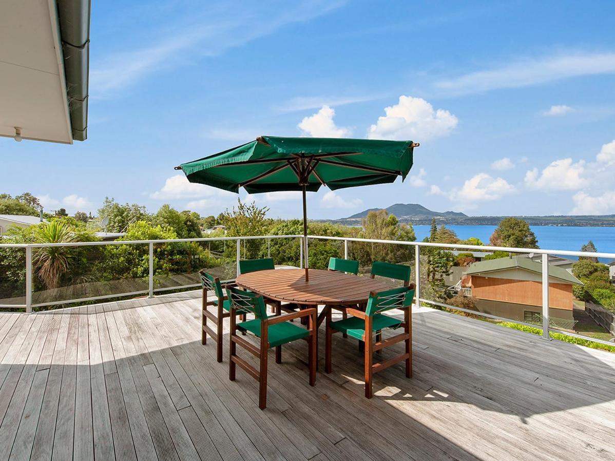 Lofty Lakeviews - Acacia Bay Holiday Home Taupo Exterior foto