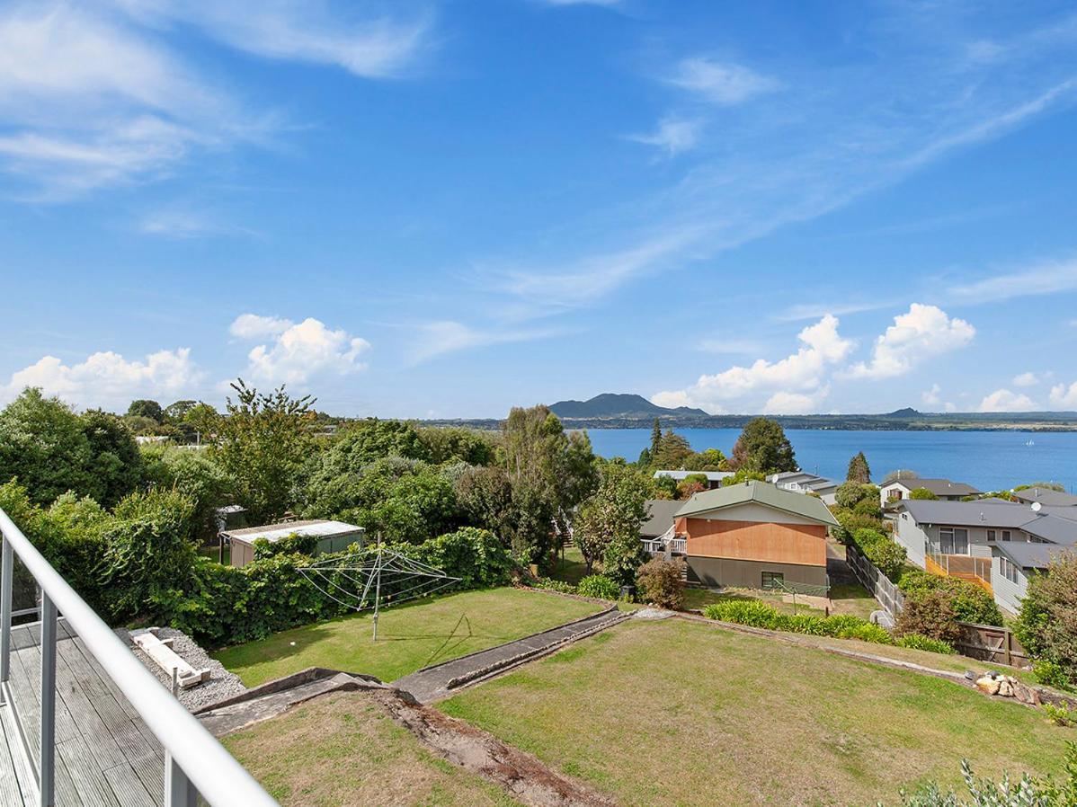 Lofty Lakeviews - Acacia Bay Holiday Home Taupo Exterior foto