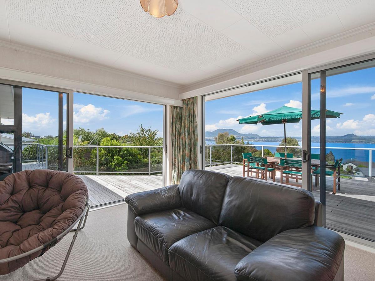 Lofty Lakeviews - Acacia Bay Holiday Home Taupo Exterior foto